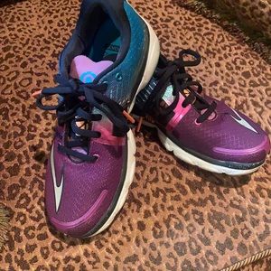 Women’s Brooks Light weight Cadence size 6m